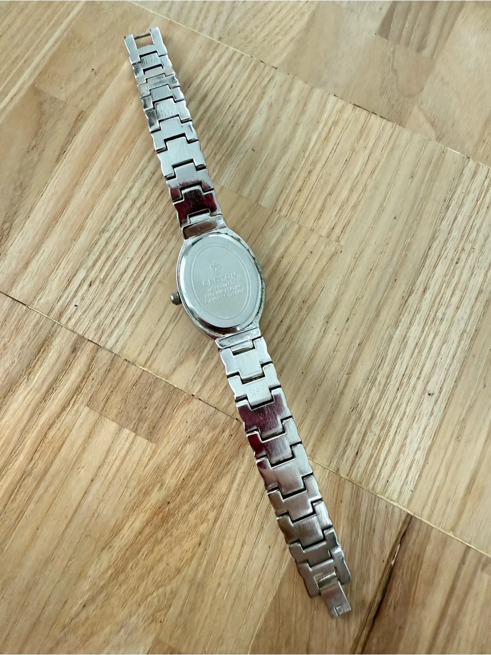 Croton ladies oval silver tone crystal watch NEW BATTERY